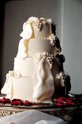 wedding-in-new-york-grape-wedding-cakes-2.jpg