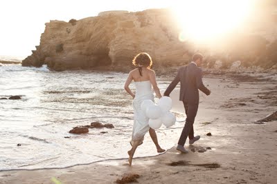14-beach-wedding-bride-groom-portraits-running-white-balloons.jpg