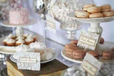 vintage-wedding-candy-station-buffet-french-macaron.jpg