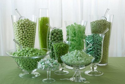 green-wedding-candy-bar.jpeg
