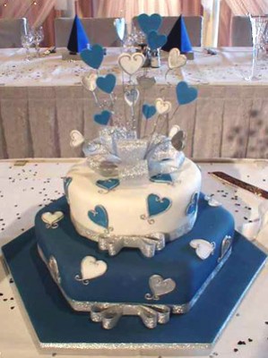 blue_white_silver_wedding_cake.jpg