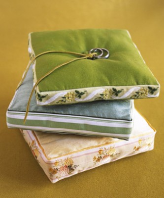 a100687_spr04_pillows_xl.jpg
